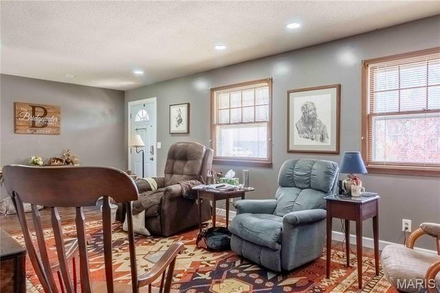 30 Satellite Drive, Hannibal, MO 63401