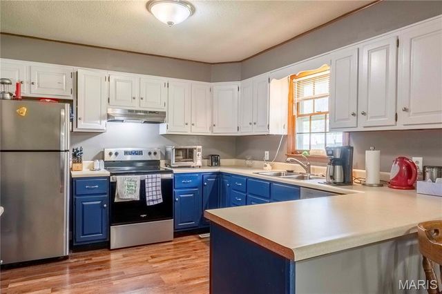30 Satellite Drive, Hannibal, MO 63401