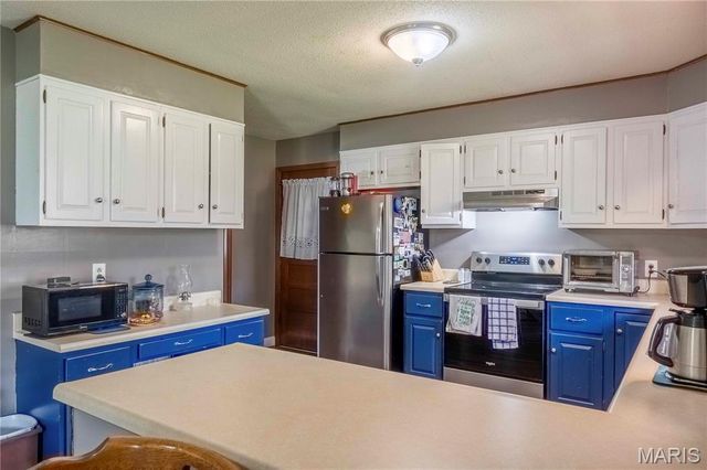 30 Satellite Drive, Hannibal, MO 63401