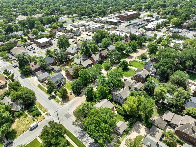 195 N Dellrose, Wichita, KS 67208