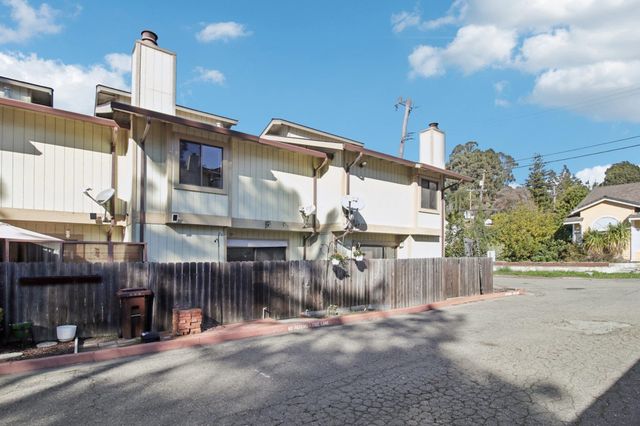 302 Ash Ln, El Sobrante, CA 94803