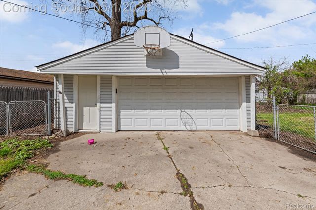 23435 Vance Avenue, Hazel Park, MI 48030