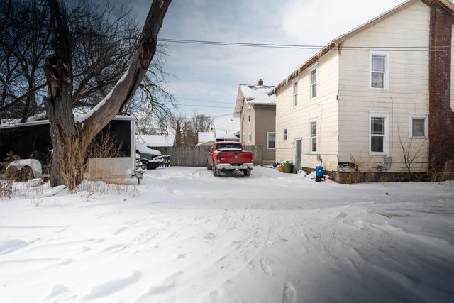 1525 W Saginaw Street, Lansing, MI 48915