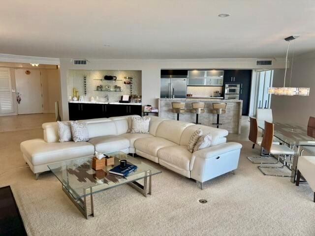 3100 NE 47th Court 401, Fort Lauderdale, FL 33308