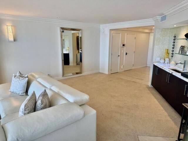 3100 NE 47th Court 401, Fort Lauderdale, FL 33308