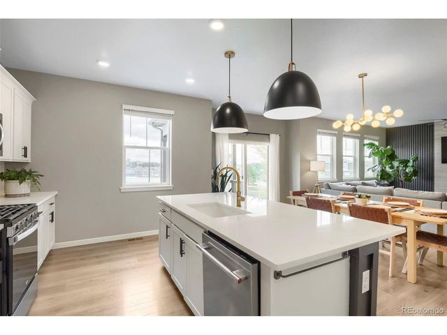 2001 Rosette Pl, Castle Rock, CO 80104