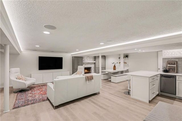 1901 W 69th Street, Mission Hills, KS 66208