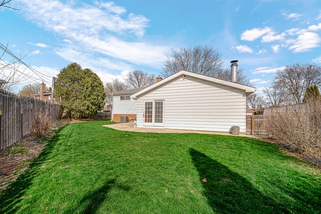 136 N School Street, Addison, IL 60101
