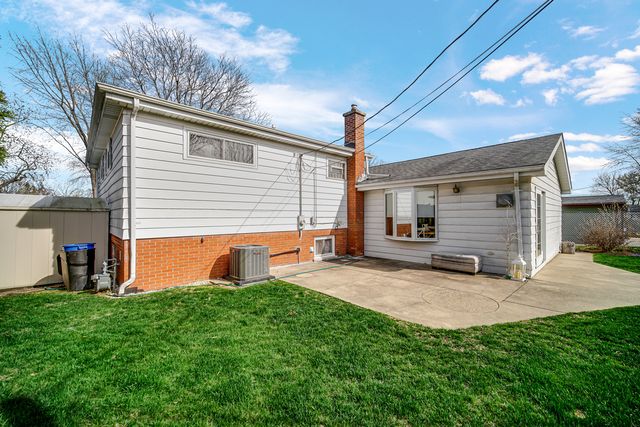 136 N School Street, Addison, IL 60101