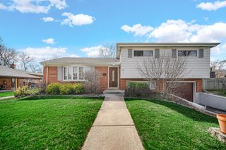 136 N School Street, Addison, IL 60101