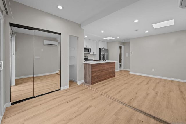 1566 Reed Ave, San Diego, CA 92109