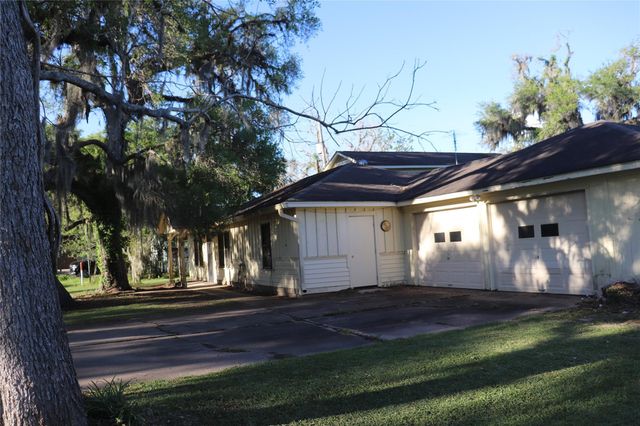 513 Dogwood Street, Brazoria, TX 77422