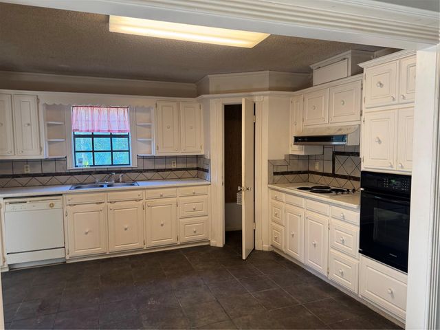 513 Dogwood Street, Brazoria, TX 77422