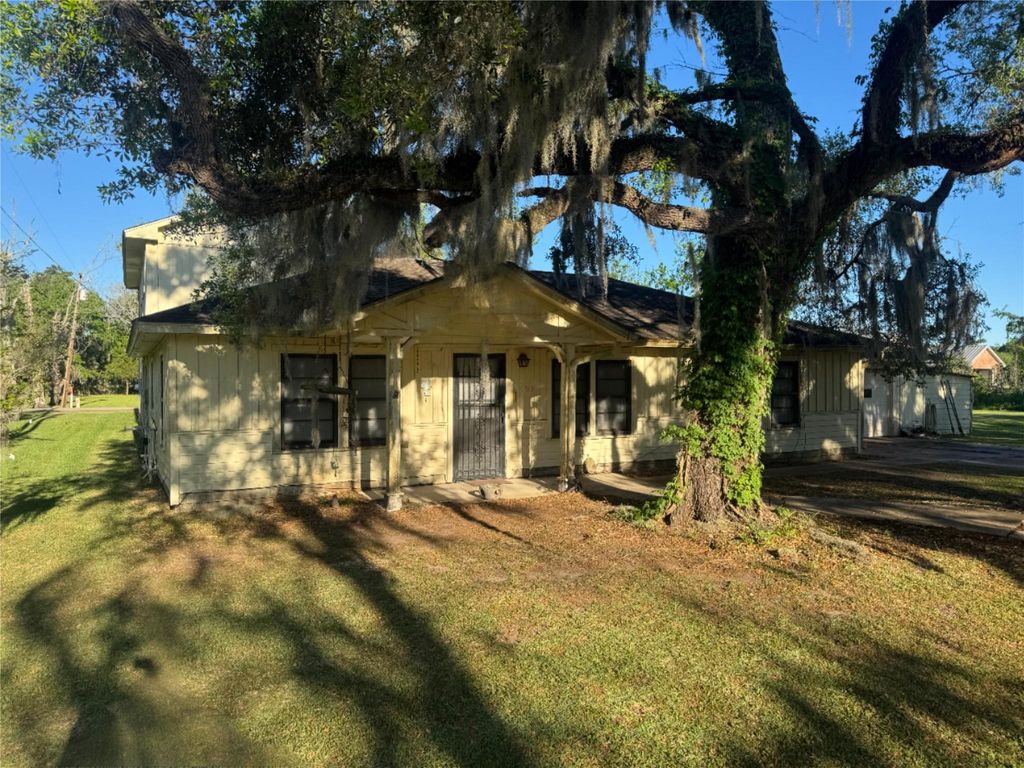 513 Dogwood Street, Brazoria, TX 77422