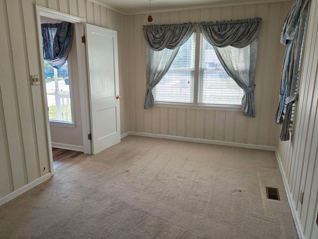 1828 S Millwood St, Wichita, KS 67213