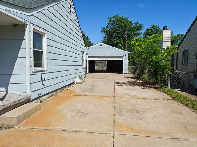 1828 S Millwood St, Wichita, KS 67213