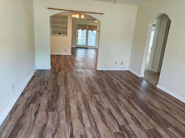 1828 S Millwood St, Wichita, KS 67213