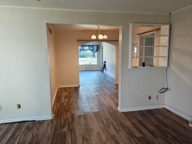 1828 S Millwood St, Wichita, KS 67213