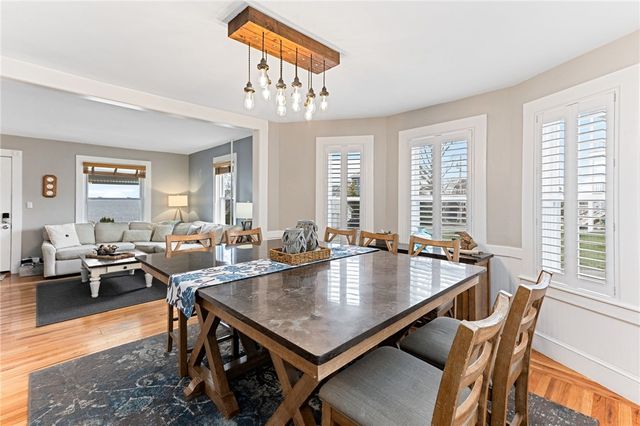 29 Burnett Road, Warwick, RI 02889