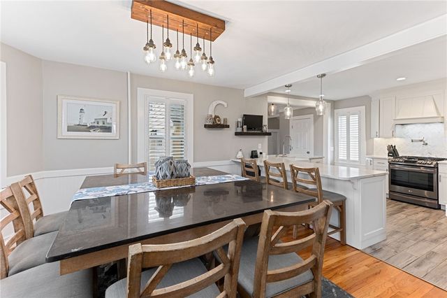 29 Burnett Road, Warwick, RI 02889