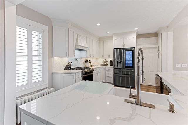 29 Burnett Road, Warwick, RI 02889