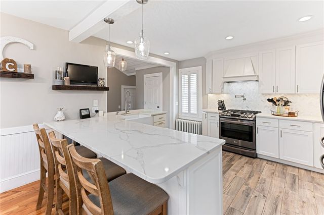 29 Burnett Road, Warwick, RI 02889