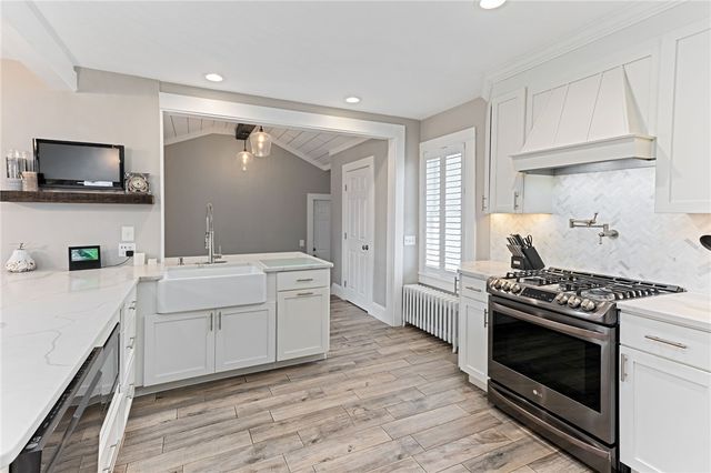 29 Burnett Road, Warwick, RI 02889