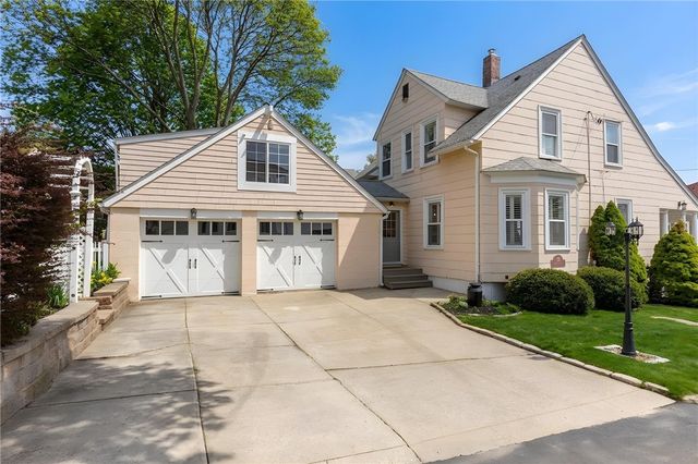 29 Burnett Road, Warwick, RI 02889