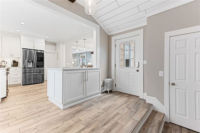 29 Burnett Road, Warwick, RI 02889