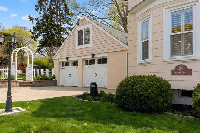 29 Burnett Road, Warwick, RI 02889