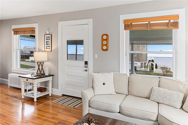 29 Burnett Road, Warwick, RI 02889