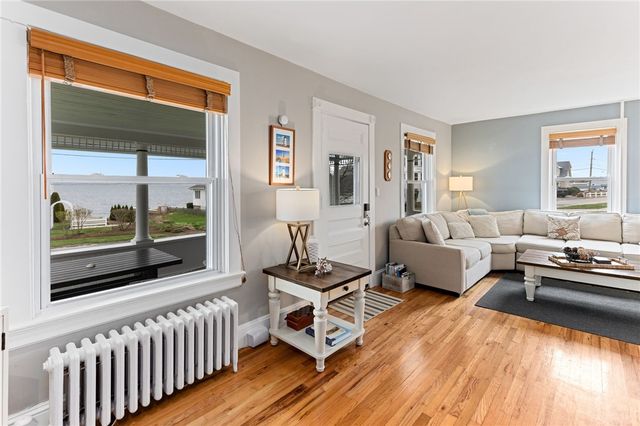 29 Burnett Road, Warwick, RI 02889