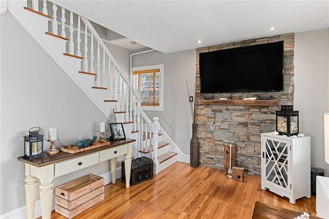 29 Burnett Road, Warwick, RI 02889