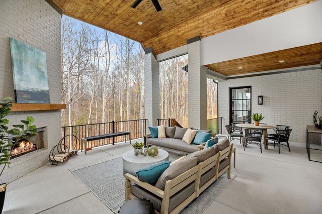 511 St Charles Dr, Arrington, TN 37014