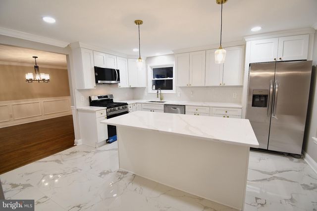 25 CHAMPLAIN RD, Marlton, NJ 08053