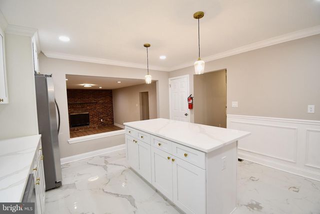 25 CHAMPLAIN RD, Marlton, NJ 08053