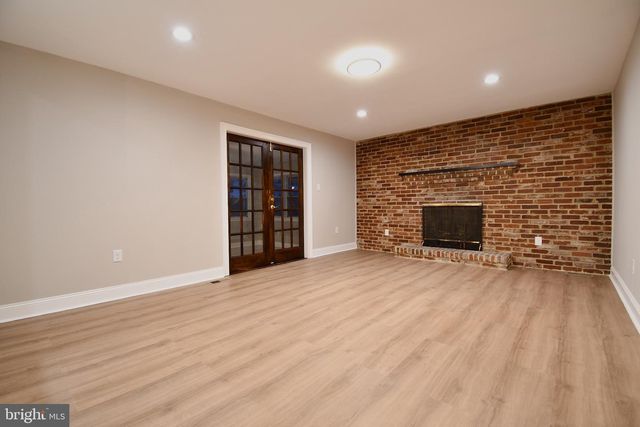 25 CHAMPLAIN RD, Marlton, NJ 08053