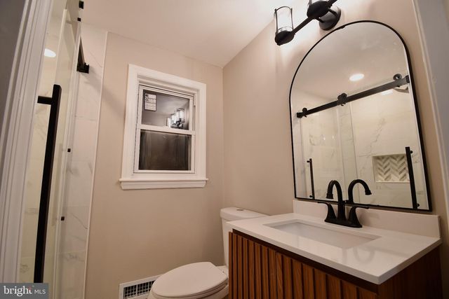 25 CHAMPLAIN RD, Marlton, NJ 08053