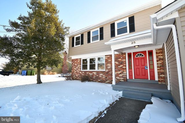 25 CHAMPLAIN RD, Marlton, NJ 08053