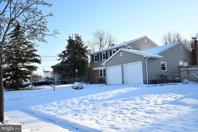 25 CHAMPLAIN RD, Marlton, NJ 08053