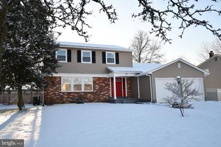 25 CHAMPLAIN RD, Marlton, NJ 08053