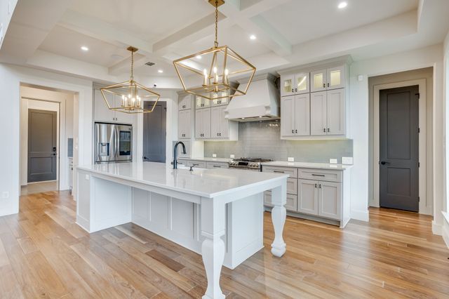 140 Mckinley Drive, Burleson, TX 76028