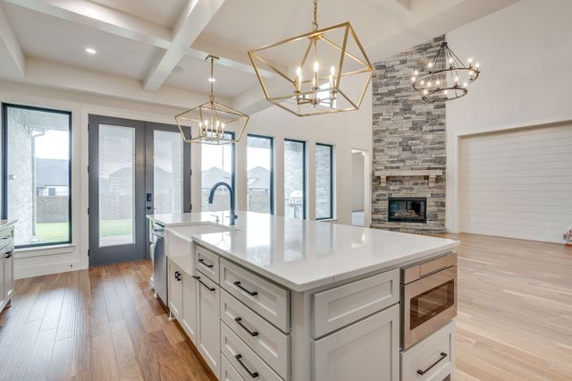 140 Mckinley Drive, Burleson, TX 76028