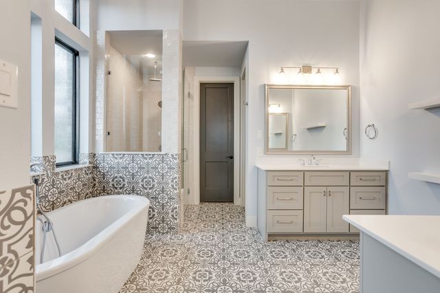 140 Mckinley Drive, Burleson, TX 76028