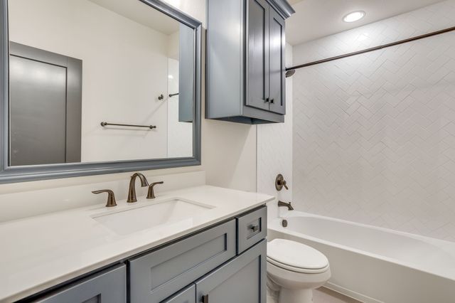 140 Mckinley Drive, Burleson, TX 76028