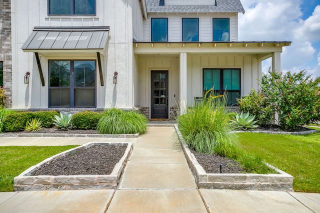 140 Mckinley Drive, Burleson, TX 76028