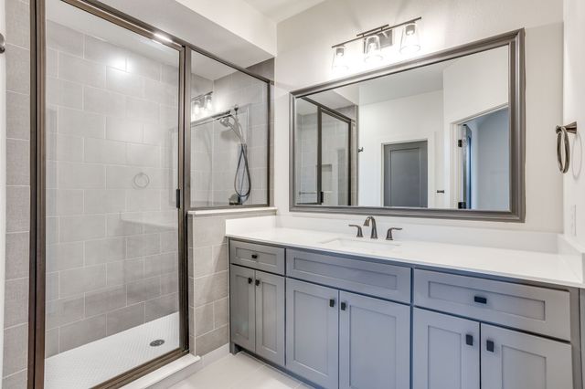 140 Mckinley Drive, Burleson, TX 76028