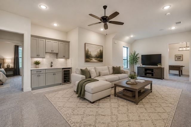 140 Mckinley Drive, Burleson, TX 76028