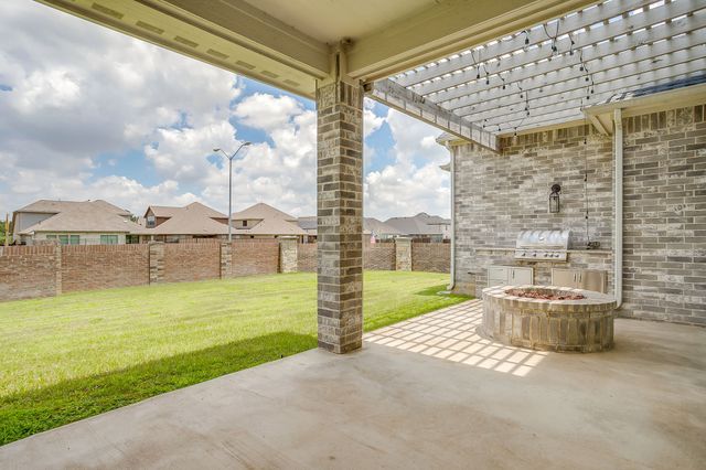140 Mckinley Drive, Burleson, TX 76028