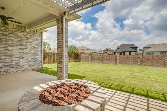 140 Mckinley Drive, Burleson, TX 76028